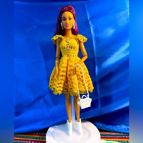 Barbie's Custom-Made Crochet dress. - Picture 1 of 2